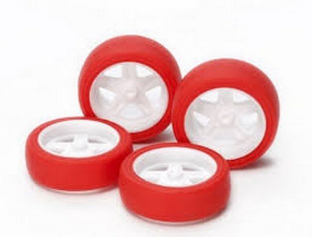 Immagine di GOMME ROSSE E CERCHI LARGHI