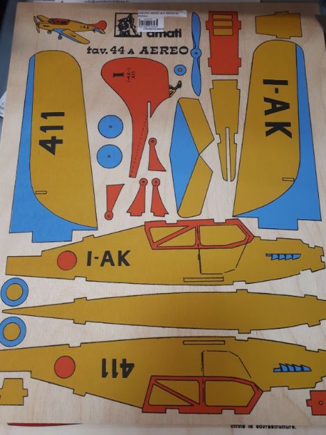 Immagine di DISEGNO AEREO ALA BASSA SU TAVOLA